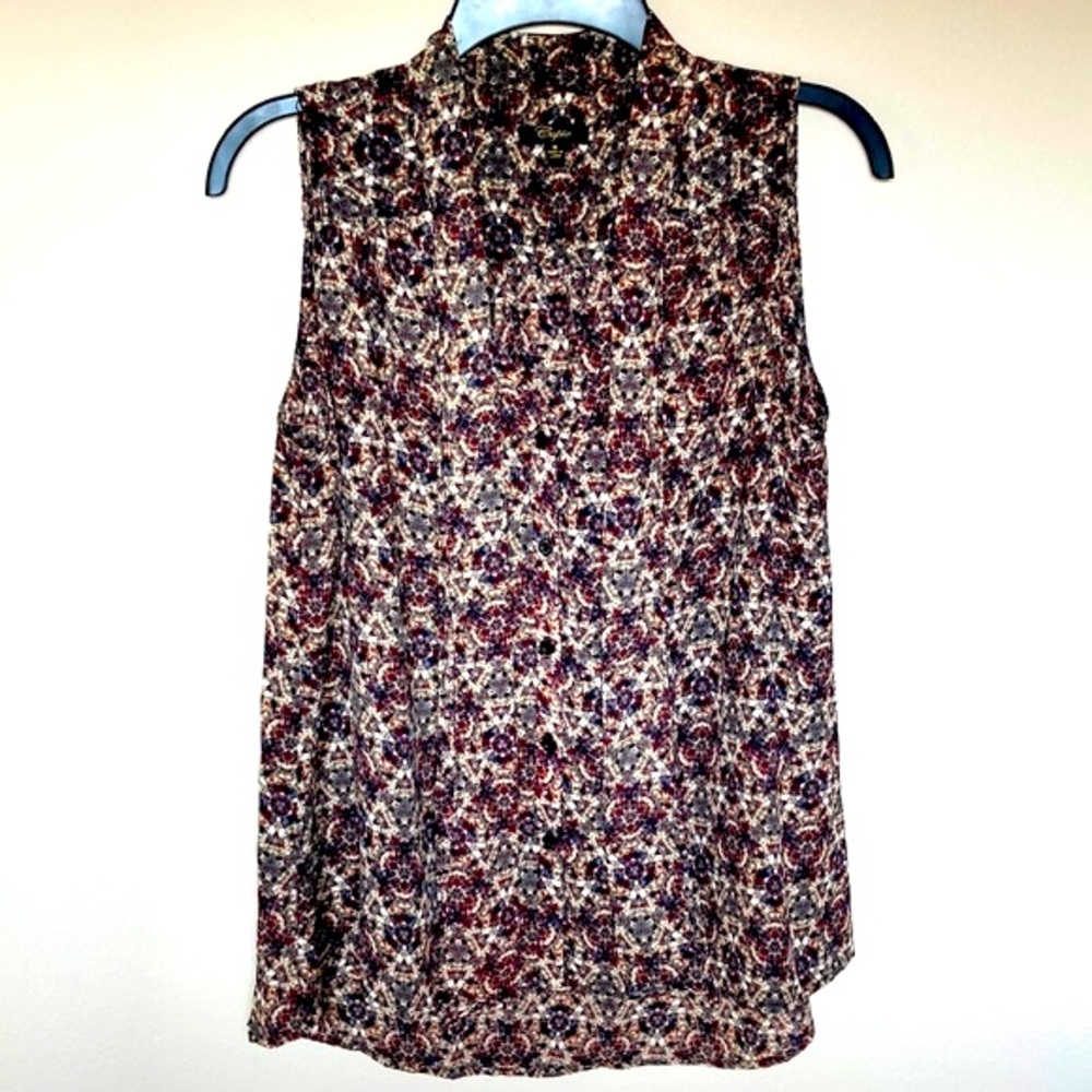 Cupio Sleeveless Geometric Pattern Blouse